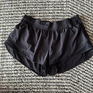 lululemon Hotty Hot 2.5” inseam shorts. Worn once. Great condition.